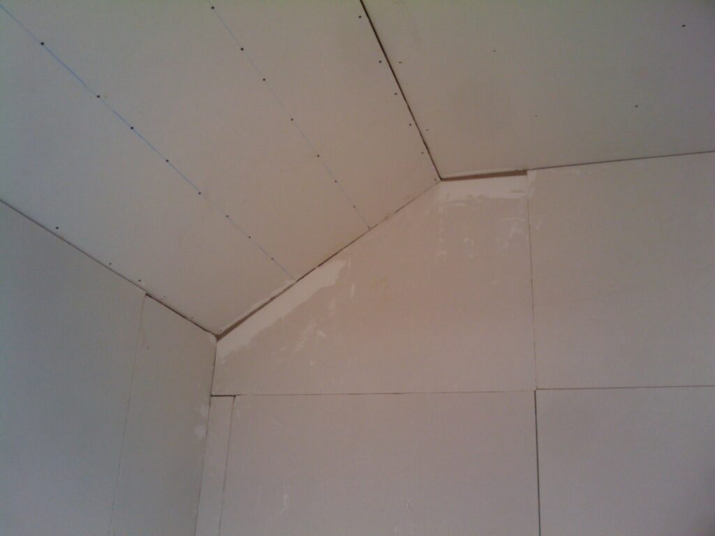Plasterboard in the corners of the wall and vaulted ceiling