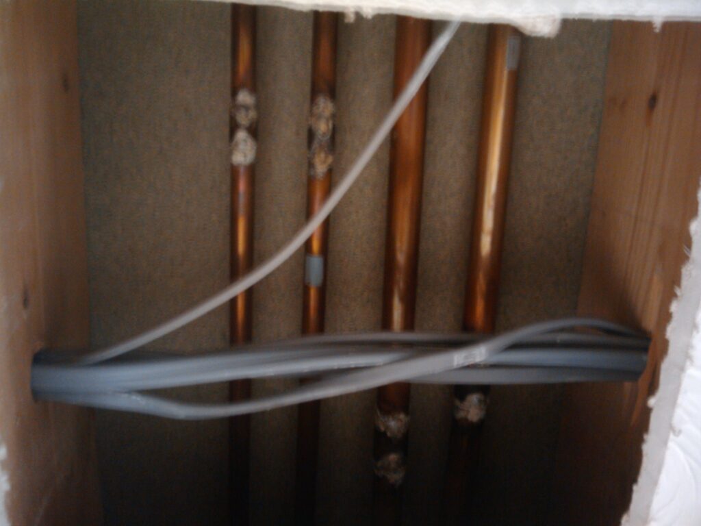 Another view of the electric and water cables