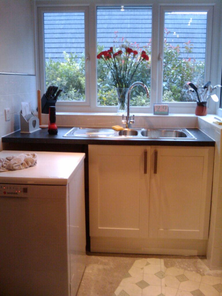 Sink with non-leaking dishwasher